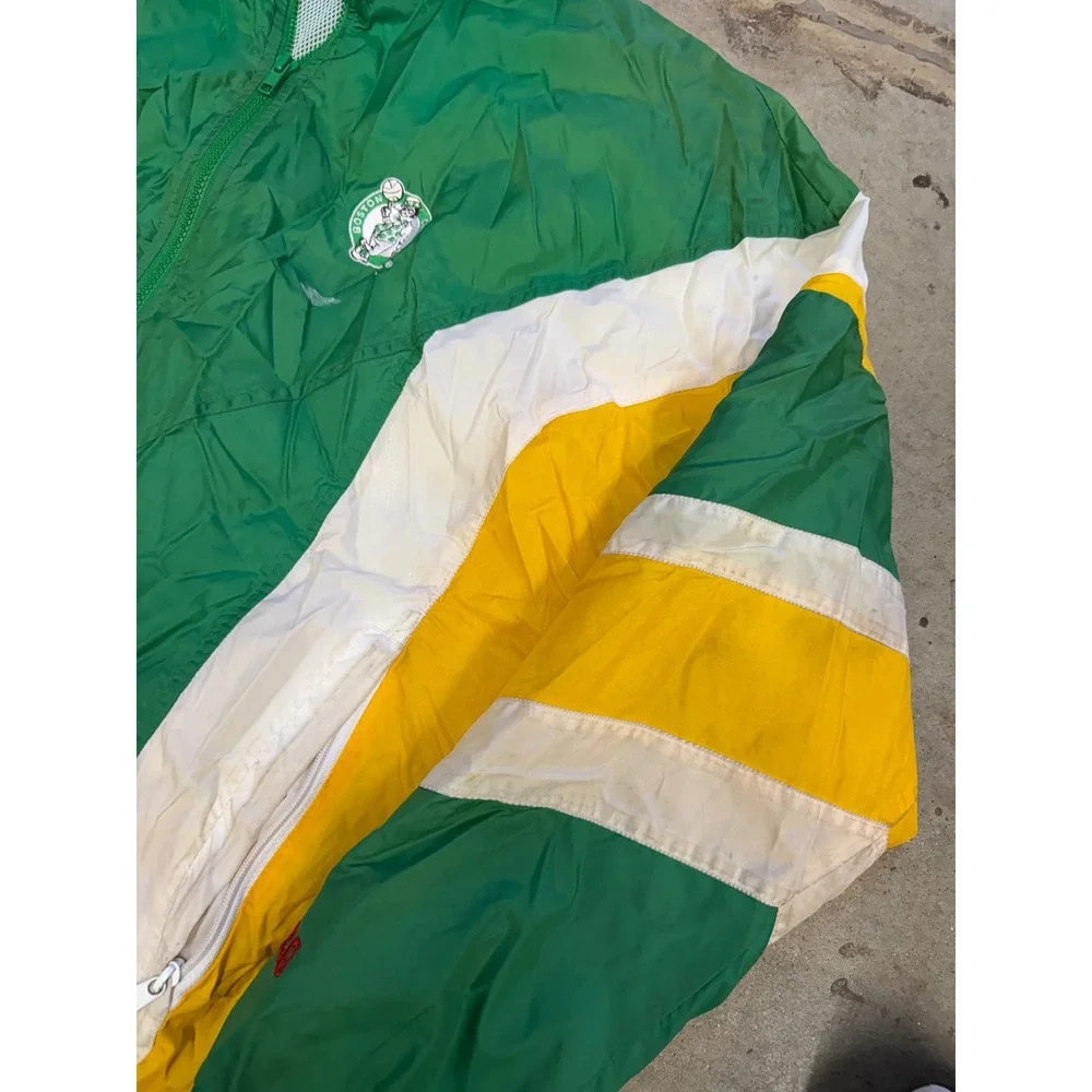 Vintage Nutmeg Mills Boston Celtics NBA Windbreaker Jacket Green Yellow Mens L